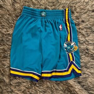 VINTAGE NBA AUTHENTIC HORNETS SHORTS SZ 44 L MITCHELL & NESS 2005-2006